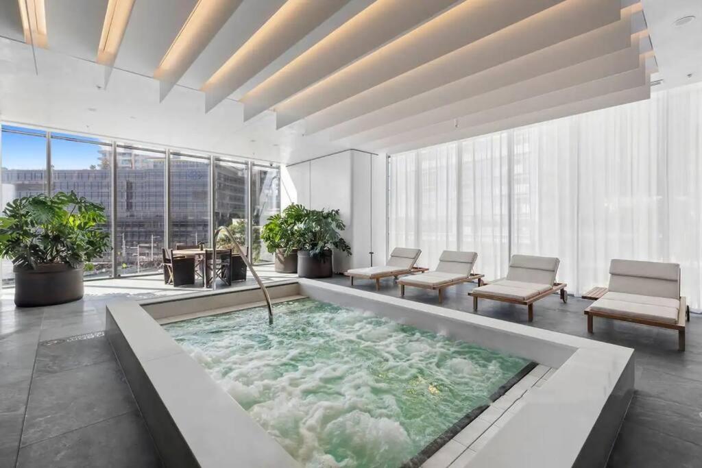 Waterfront Cbd Luxury 1br With View